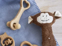 Grüne Erde Geschenke-Guide|Kuscheltiere & Spielzeug^Babyrassel Affe Abu, 15 cm, Bezug: 100 % Baumwolle, Füllung: 100 % Schurwolle (Schaf), GOTS