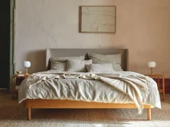 Grüne Erde Betten^Bett Tonda, mit hohem Polsterbetthaupt, 180 x 200, Wollstoff Tano Natur Hell (80),