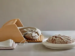 Grüne Erde Küchenaccessoires^Brotkasten mit integriertem Brotschneidebrett, 40 x 30 x 16,5 cm, Buche geölt