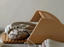 Grüne Erde Küchenaccessoires^Brotkasten mit integriertem Brotschneidebrett, 40 x 30 x 16,5 cm, Buche geölt