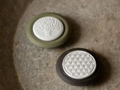 Grüne Erde Raumdüfte|Duftlampen & Duftsteine^Duftstein aus Keramik mit Motiv Baum des Lebens, lorbeer, ø 8 cm, H 2 cm