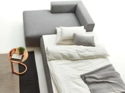 Grüne Erde Schlafsofas^Ecksofa Sereno mit Schlaffunktion inkl. 4 Kissen (70x55 cm), B 300 x T 235 cm, Bodennah, Eckteil links, mit Bezug Wollstoff Tano Natur (79), Buche