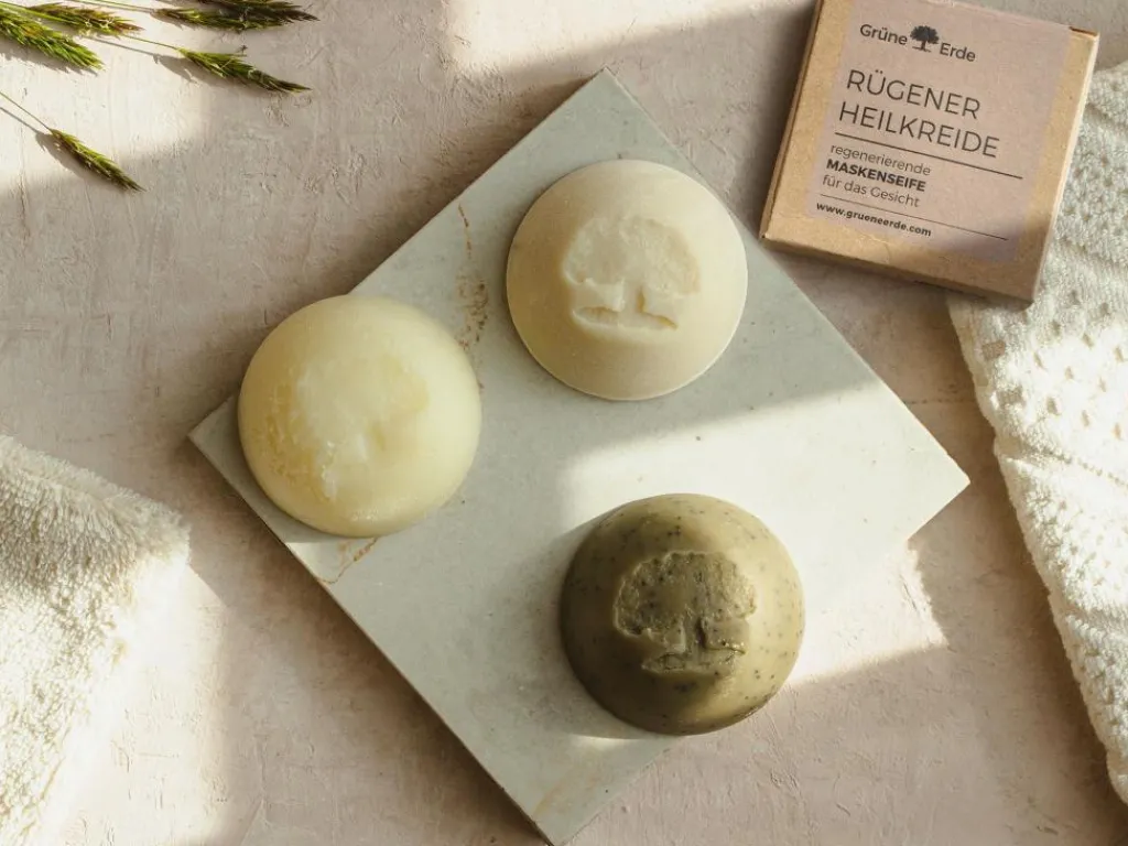 Grüne Erde Körperpflege|Feste Kosmetik & Alles Mit Kunststofffreier Verpackung^MOHN & MINERALIEN erfrischende Peelingseife für das Gesicht 80 g