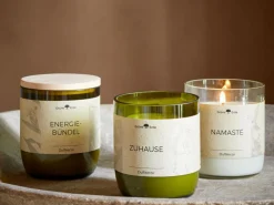 Grüne Erde Winter-Duftwelt|Kerzen Und Duftkerzen^Natürliche Rapswachskerze ZUHAUSE im rezyklierten Glas, Baumwolldocht, 325 ml, H 9,5 cm, ø 8,5 cm