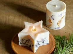 Grüne Erde Kerzen Und Duftkerzen|Geschenke-Guide^Natürliche Rapswachskerze mit Hibiskusblüten, in Sternenform, ohne Duft, H 6 cm, ø 11 cm