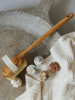 Grüne Erde Feste Kosmetik & Alles Mit Kunststofffreier Verpackung|Baden & Massage^ORANGENTRAUM - Badekugel Nelken & Orange 50 g