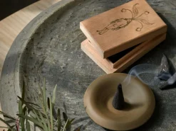 Grüne Erde Räuchern & Räucherstäbchen^Räucherkegel Kraftplatz im Holzkistchen, 7 Kegel