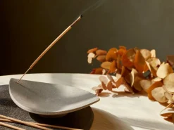 Grüne Erde Geschenke-Guide|Räuchern & Räucherstäbchen^Räucherstäbchenhalter aus Basalt, unglasiert, 17 x 9,5 x 3,5 cm