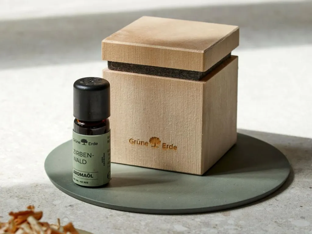 Grüne Erde Raumdüfte|Aromaölmischungen^Set: Zirbenduftspender mit Filz und Holzgewinde + Zirbenwald Aromaölmischung