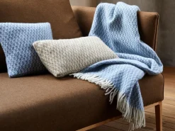 Grüne Erde Zier- & Wärmekissen|Geschenke-Guide^Zierkissenbezug Nolan, rauchblau, 40 x 40 cm, 100 % Schurwolle (Lamm), eco-wool